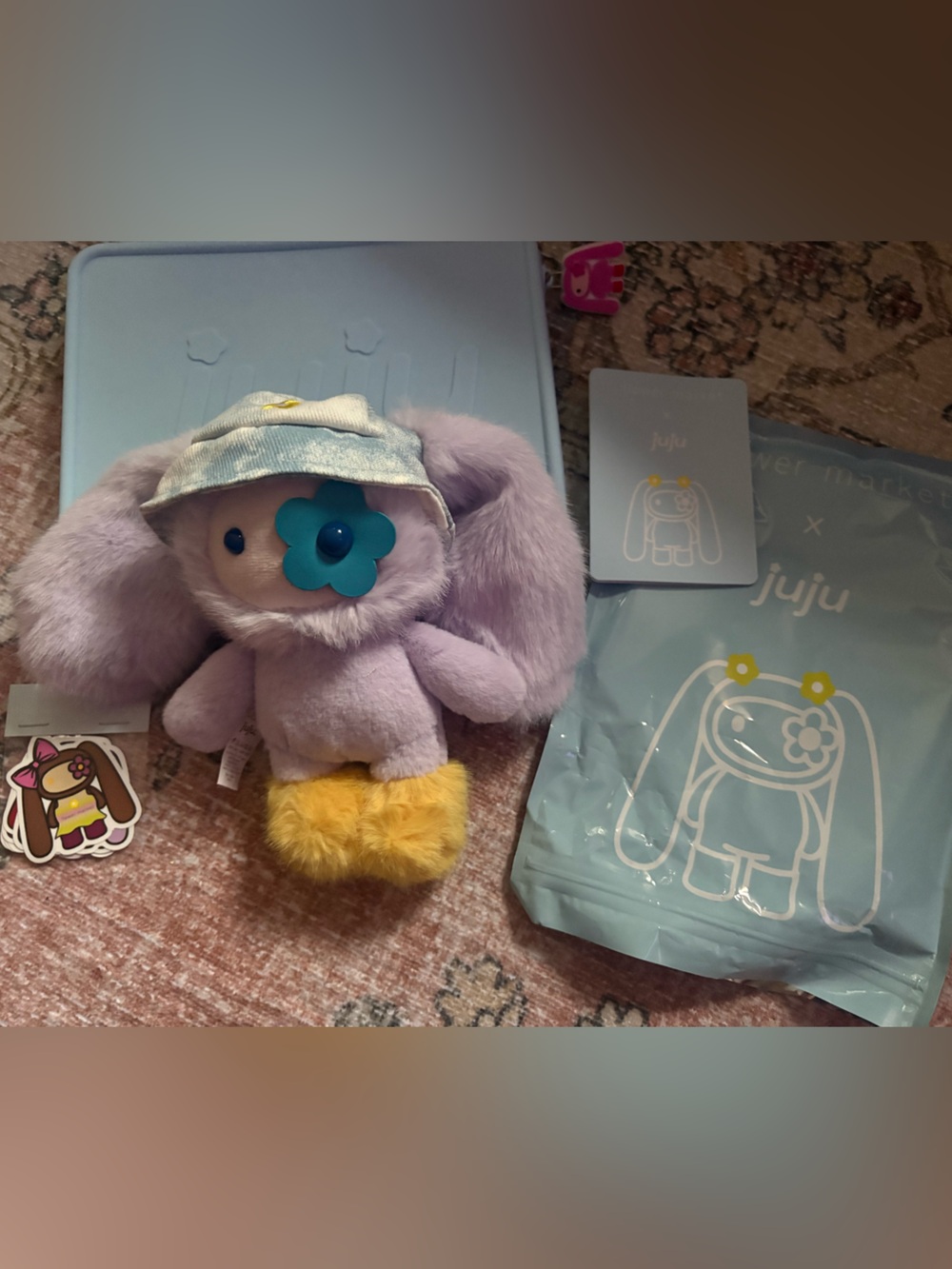 JUJU CJ Hendry Flower market plush pendant  COOKIE